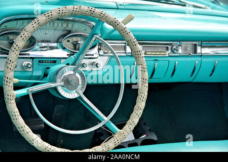 Vintage restaurati, classic e il muscolo auto sul display in corrispondenza di una automobile mostra in Punta Gorda, Florida Foto Stock