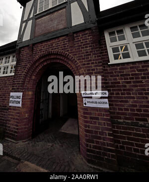 Regno Unito stazione di polling, aperto pronto per il voto, elezioni generali, Winnington Rec, Park Road, Northwich, Cheshire, CW8 4EB Foto Stock