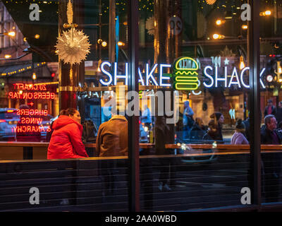 Shake Shack Soho London - London Soho ramo di noi un ristorante fast food catena sul Cambridge Circus in London West End. Foto Stock