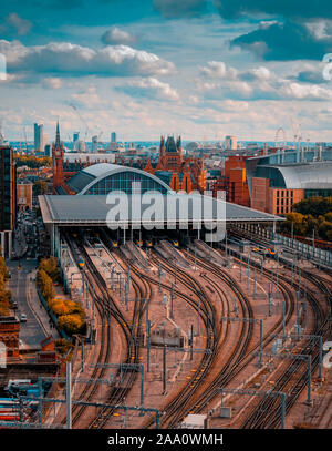 Dalla stazione ferroviaria di King's Cross in London Borough of Camden, aperta per la prima volta nel 1852 Foto Stock