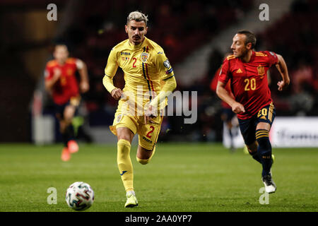 Wanda Metropolitano Stadium, Madrid, Spagna. Xviii Nov, 2019. Campionati Europei 2020 il qualificatore, Spagna contro la Romania; Romario Benzar (Romania) si rompe in avanti sulla sfera - Editoriale usare carte di credito: Azione Plus sport/Alamy Live News Foto Stock