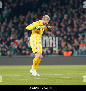 Aviva Stadium, Dublino, Leinster, Irlanda. Xviii Nov, 2019. Campionati Europei 2020 il qualificatore, Irlanda contro la Danimarca; Danimarca portiere Kasper Schmeichel festeggia i suoi lati 73minuti obiettivo - Editoriale usare carte di credito: Azione Plus sport/Alamy Live News Foto Stock