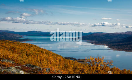 Paesaggio artico panorama durante l autunno a Kungsleden trail Lapponia Svezia Foto Stock