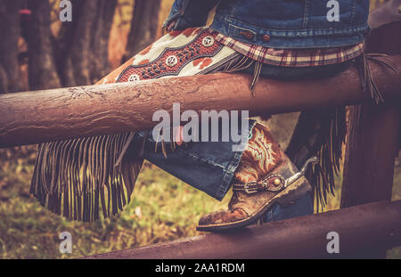 Scarpe da cowboy e spur su Lady Wranglers in Montana Foto Stock