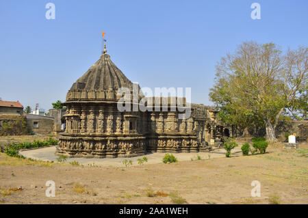 Scolpiti vista esterna del tempio Kopeshwar, Khidrapur, Maharashtra Foto Stock