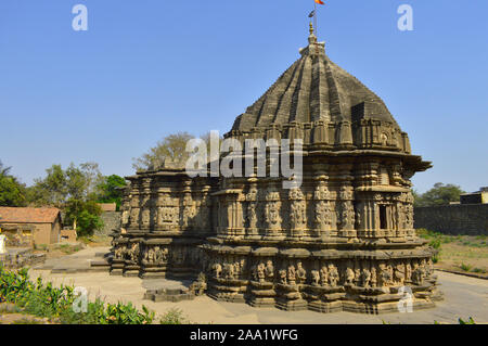 Scolpiti vista esterna del tempio Kopeshwar, Khidrapur, Maharashtra Foto Stock