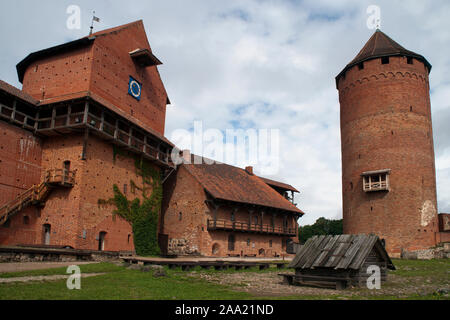 Sigulda Lettonia, vista di edifici al Castello Turaida una ricostruzione di un castello medievale Foto Stock