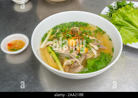 Close-up foto del pollo vietnamita Pho noodle soup bowl Foto Stock