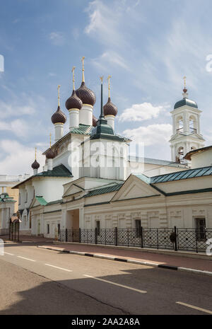 Cirillo e Atanasio monastero a Yaroslavl su un estate giornata di sole. Anello d'oro della Russia Foto Stock