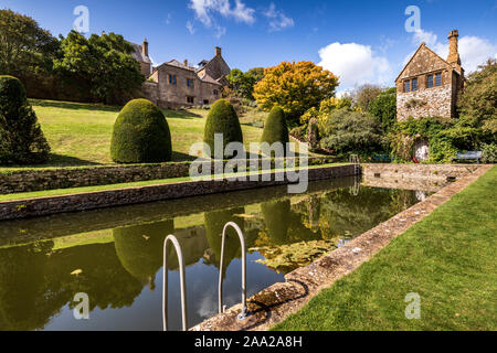 Mapperton House e giardini, Dorset, Inghilterra, Regno Unito. Posizione pittoresca per 2015 film di Thomas Hardy del romanzo, lontano dalla folla impazzita. Foto Stock