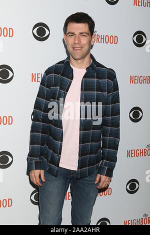 Novembre 18, 2019, Studio City, CA, Stati Uniti d'America: LOS ANGELES - NOV 18: Max Greenfield al le immediate vicinanze celebra il ''Benvenuti al Bowling'' episodio a Pinz Bowling Alley su Novembre 18, 2019 in Studio City, CA (credito Immagine: © Kay Blake/ZUMA filo) Foto Stock