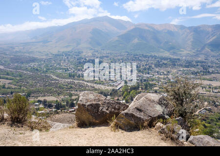 Vista panoramica dal Cerro de la Cruz (Cross Hill) affacciato Tafí del Valle, Argentina Foto Stock