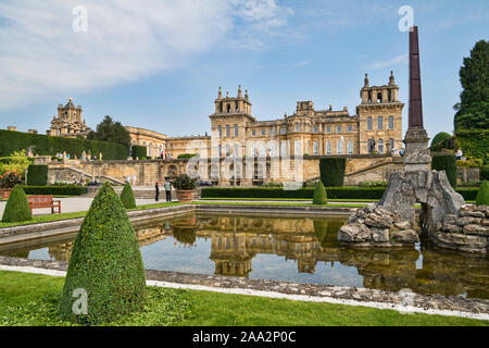 Il Palazzo di Blenheim, acqua terrazze, giardino, Brithplace di Sir Winston Churchill, Woodstock, Oxfordshire, England, Regno Unito Foto Stock