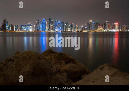 Una lunga esposizione fotografie di West Bay distretto come visto dalla mia park, Doha , Qatar Foto Stock