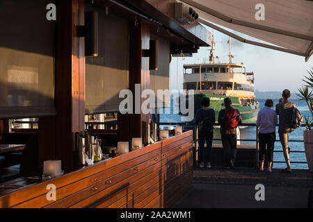 Foto esterna di Hugos è stato insignito ristorante Manly, Manly Wharf, Sydney. Foto Stock