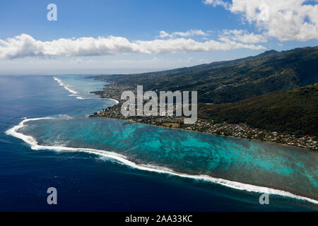 Vista aerea della costa ovest di Tahiti, Tahiti, Polinesia Francese Foto Stock