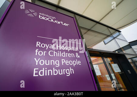 Vista esterna del nuovo controverso incompiuto e molto ritardata NHS Royal Ospedale per i bambini e i giovani a Edimburgo, Scozia, Regno Unito Foto Stock