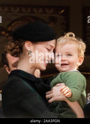 Monaco Ville, Monaco. Xix Nov, 2019. Beatrice Borromeo e Francesco presso il Palazzo Principesco a Monaco-Ville, il 19 novembre 2019, in occasione della celebrazione di Monaco della Giornata Nazionale Credito: Albert Nieboer/ Paesi Bassi OUT/point de vue OUT |/dpa/Alamy Live News Foto Stock