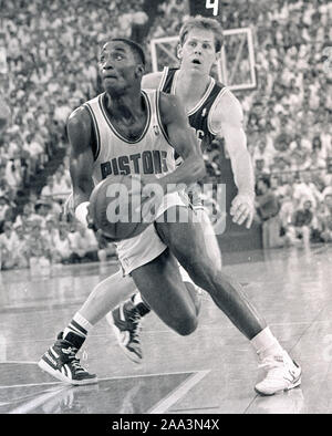 Pistoni di Detroit di Isiah Thomas nel gioco d'azione durante i Playoff NBA contro i Boston Celtics in Detroit Michigan STATI UNITI ,maggio1988 Foto di bill belknap Foto Stock