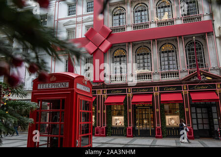 Cartier decorazioni di Natale, Old Bond Street, London, England, Regno Unito Foto Stock