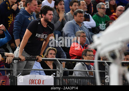 Arriva la seconda vittoria consecutiva per la Virtus Roma che presso il Palazzo dello Sport di Eur ha la meglio sul Carpegna Prosciutti Basket Pesaro per 92-83 al termine di un sofferto e gara equilibrata fino alla fine. La Virtus Roma con il rotolo e con Jefferson (influenza) e Dyson (disturbo muscolare) attraverso il servizio. (Foto di Domenico Cippitelli/Pacific Stampa) Foto Stock