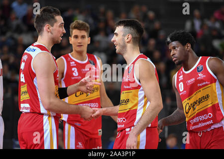 Arriva la seconda vittoria consecutiva per la Virtus Roma che presso il Palazzo dello Sport di Eur ha la meglio sul Carpegna Prosciutti Basket Pesaro per 92-83 al termine di un sofferto e gara equilibrata fino alla fine. La Virtus Roma con il rotolo e con Jefferson (influenza) e Dyson (disturbo muscolare) attraverso il servizio. (Foto di Domenico Cippitelli/Pacific Stampa) Foto Stock