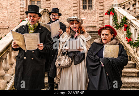 Italia Piemonte Langhe Govone 'Il magico paese di Natale ' ( il magico paese di Natale ) - Canti di Natale Foto Stock