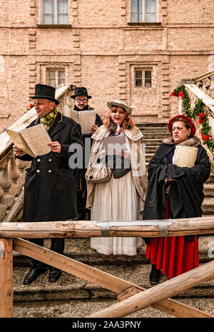 Italia Piemonte Langhe Govone 'Il magico paese di Natale ' ( il magico paese di Natale ) - Canti di Natale Foto Stock