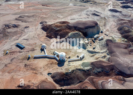 Hanksville, Utah - i ricercatori simulare vivere su Marte alla Mars Desert Research Station. Il RV al diritto casa l amministrazione del progetto e sono n. Foto Stock