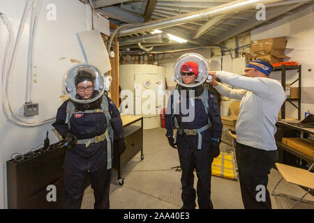 Hanksville, Utah - i ricercatori simulare vivere su Marte alla Mars Desert Research Station. " Spedizione " boomerang australiani hanno portato i ricercatori a t Foto Stock