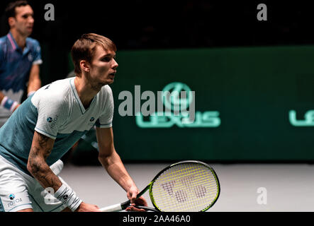 Caja Magica, Madrid, Spagna. Il 19 Novembre, 2019. Tennis Doubles: Coppa Davis finale Madrid 2019 - Alexander Bublik (KAZ) e Mikhail Kukushkin (KAZ) vs Robin Haase (NLD) e Jean-Julien Rojer (NLD). Caja Magica, Madrid, Spagna. Credito: EnriquePSans/Alamy Live News Foto Stock