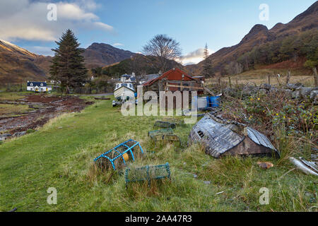 Corran un minuscolo villaggio sulle rive di Loch Hourn, Arnisdale, Scotland, Regno Unito Foto Stock