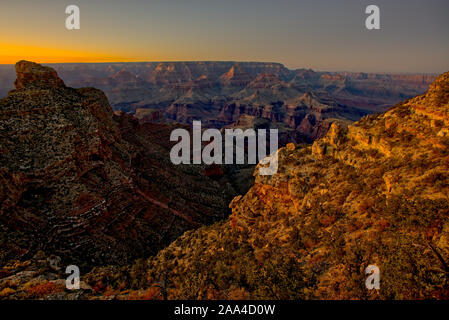 Grand Canyon vista al tramonto dalla nuova Hance Trail, South Rim, del Grand Canyon, Arizona, Stati Uniti d'America Foto Stock