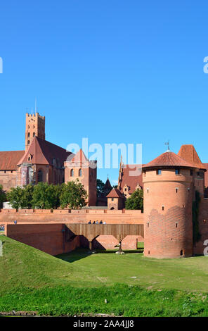 Il castello di Malbork del 13th secolo, fondato dai Cavalieri dell'Ordine Teutonico, un sito patrimonio dell'umanità dell'UNESCO. Polonia Foto Stock