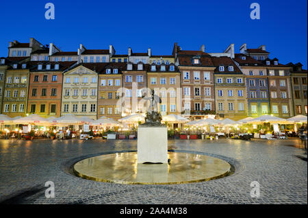 La vecchia piazza del mercato (Rynek) a Varsavia, un sito Patrimonio Mondiale dell'Unesco. Polonia Foto Stock