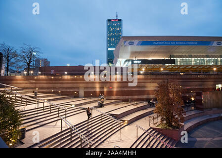 Warszawa Centralna, la principale stazione ferroviaria di Varsavia. Polonia Foto Stock