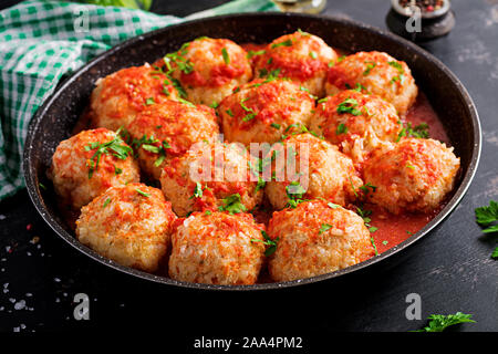 Le polpette di carne in agrodolce salsa di pomodoro. Foto Stock