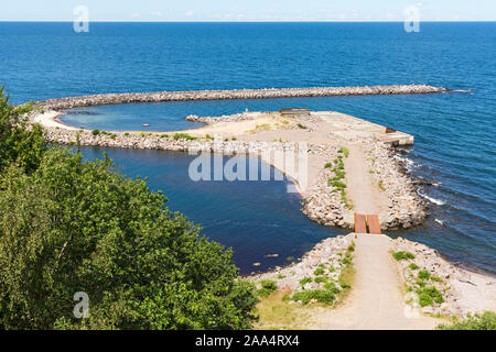 Bornholm Ringebakker, alter Verladekai des Steinbruchs, Kueste, Meer, Badestrand, Mole, Himmel, Horizont Foto Stock