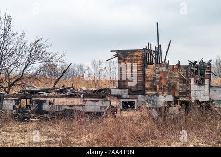 Edificio residenziale in fase di demolizione in Sud Deering Foto Stock