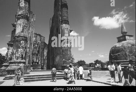 Sri Lanka: la Tempel ruderi di antiche città re Polonnaruwa sono una delle principali attrazioni turistiche Foto Stock