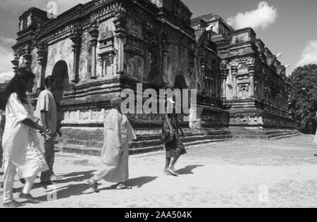 Sri Lanka: la Tempel ruderi di antiche città re Polonnaruwa sono una delle principali attrazioni turistiche Foto Stock