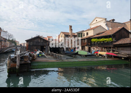 Squero di San Trovaso, tradizionale cantiere di Venezia, Italia Foto Stock