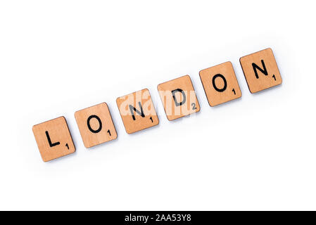 London, Regno Unito - 13 Giugno 2019: La parola Londra, farro con lettera in legno piastrelle su uno sfondo bianco. Foto Stock
