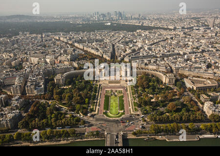 Vista di Parigi dalla Torre Eiffel Foto Stock