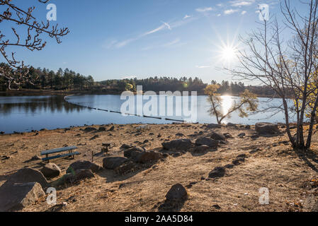 Lago Cuyamaca su una mattina di autunno. San Diego County, California, Stati Uniti d'America. Foto Stock