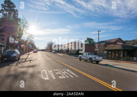 Novembre mattina in Julian, California. Vista è da lungo Main St. Foto Stock