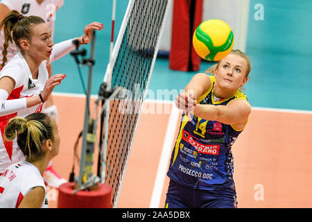 Treviso, Italia. Xix Nov, 2019. joanna wolosz (conegliano)durante Imoco Carraro Conegliano vs Vasas Obuda Budapest, Pallavolo Champions League donne a Treviso, Italia, 19 novembre 2019 - LPS/Ettore Grifoni Credito: Ettore Grifoni/LP/ZUMA filo/Alamy Live News Foto Stock
