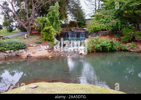 Mizumoto passeggiata giapponese giardino in Springfield, MO Foto Stock