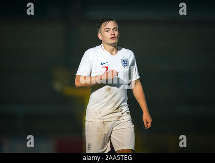 High Wycombe, Regno Unito. Xix Nov, 2019. Luke Bolton (centro di Luton, in prestito dal Manchester City) di Inghilterra U20 durante la partita internazionale tra Inghilterra U20 e Islanda U21 presso Adams Park, High Wycombe, in Inghilterra il 19 novembre 2019. Foto di Andy Rowland. Credito: prime immagini multimediali/Alamy Live News Foto Stock