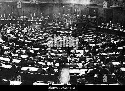 Repubblica tedesca - nuovo Reichstag di sessione per la prima volta dalla rivoluzione, Berlin, Germania ca. 1918-1919 Foto Stock